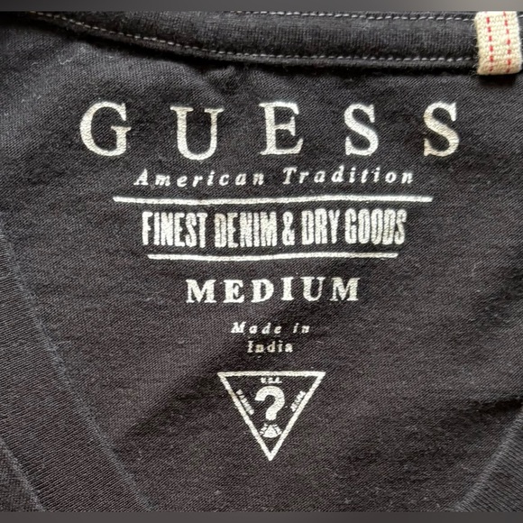 GUESS Jeans Men’s V-Neck T-Shirt Size Medium - Picture 3 of 3